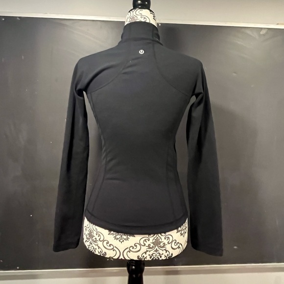 ⭐️Lululemon Jacket 211 - Picture 2 of 3